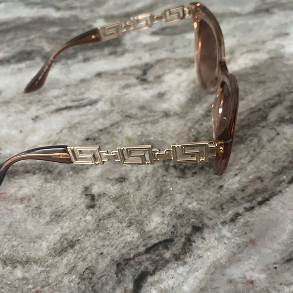 Gorgeous Versace brown sunglasses! Great condition